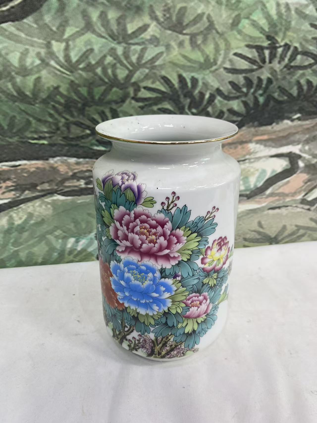 B颐和园陶瓷白花瓶