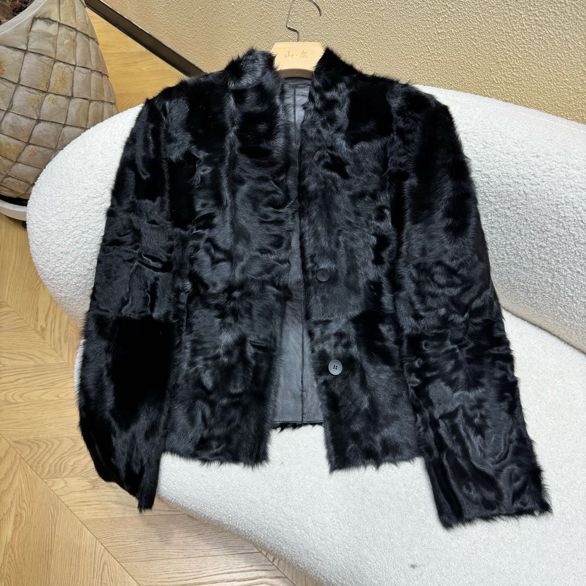 山.尔【茜娅】稀缺溜子小湖羊皮毛一体冬款外套