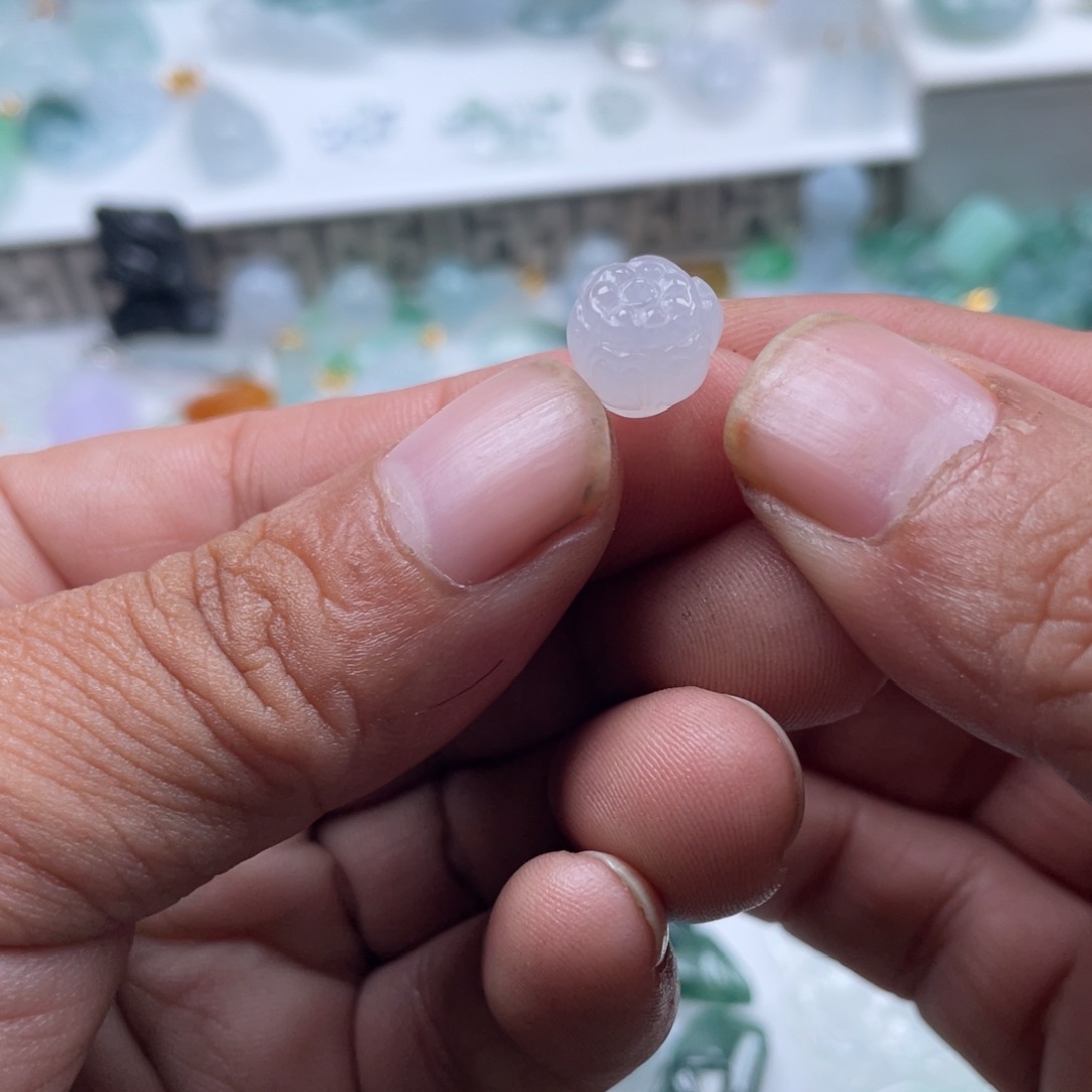 翡翠未镶嵌颈饰翡翠莲花路路通