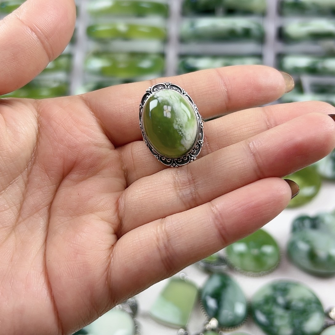 扬***航蛇纹石玉银S925镶嵌戒指