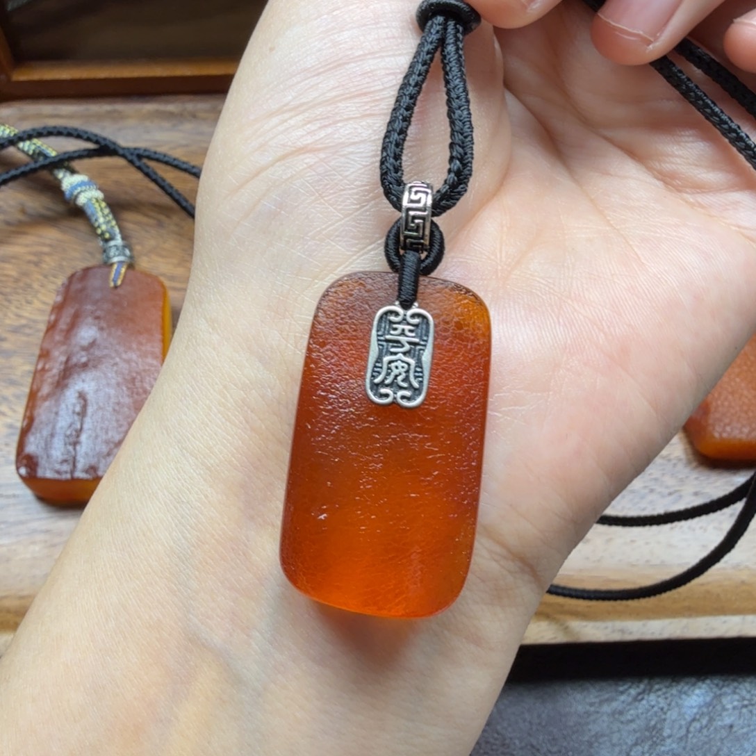 琥珀吊坠(赠链)未镶嵌