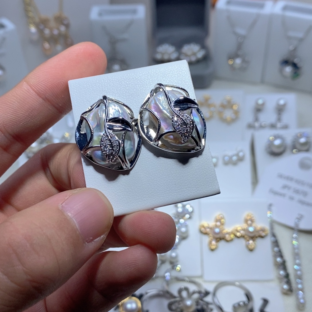 淡水珍珠银S925镶嵌耳饰