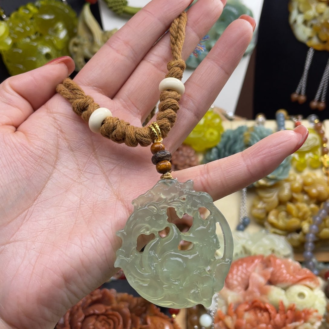 未镶嵌蛇纹石玉颈饰