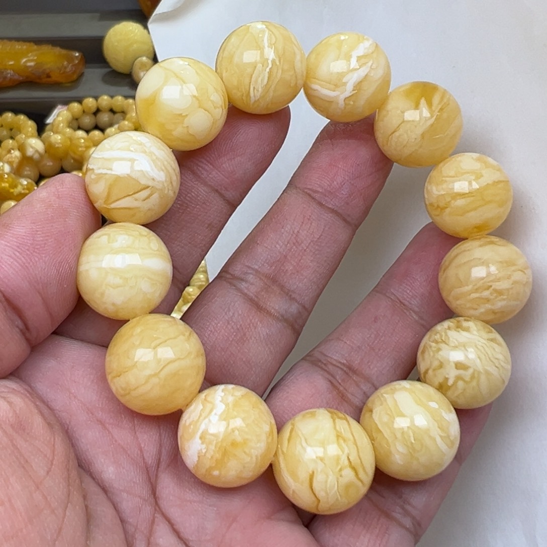 蜜蜡未镶嵌裸石17加37.32克