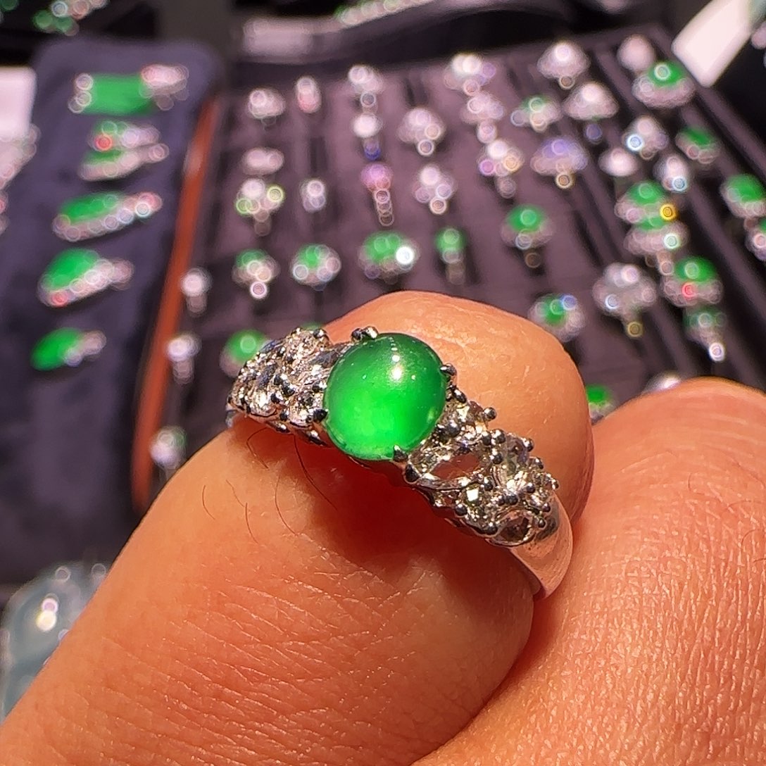 翡翠18K金镶嵌戒指