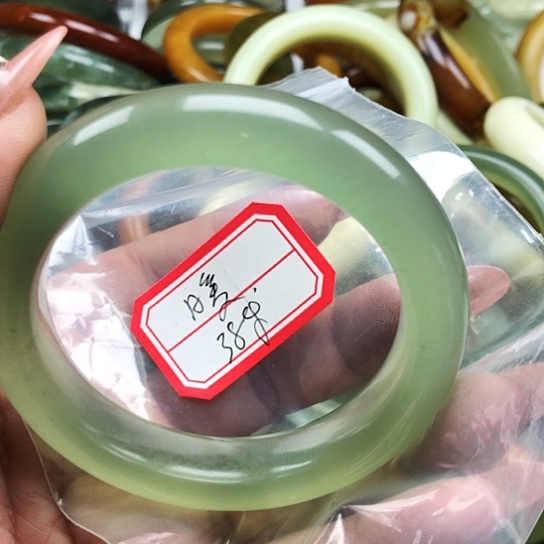 蛇纹石玉手镯未镶嵌暖