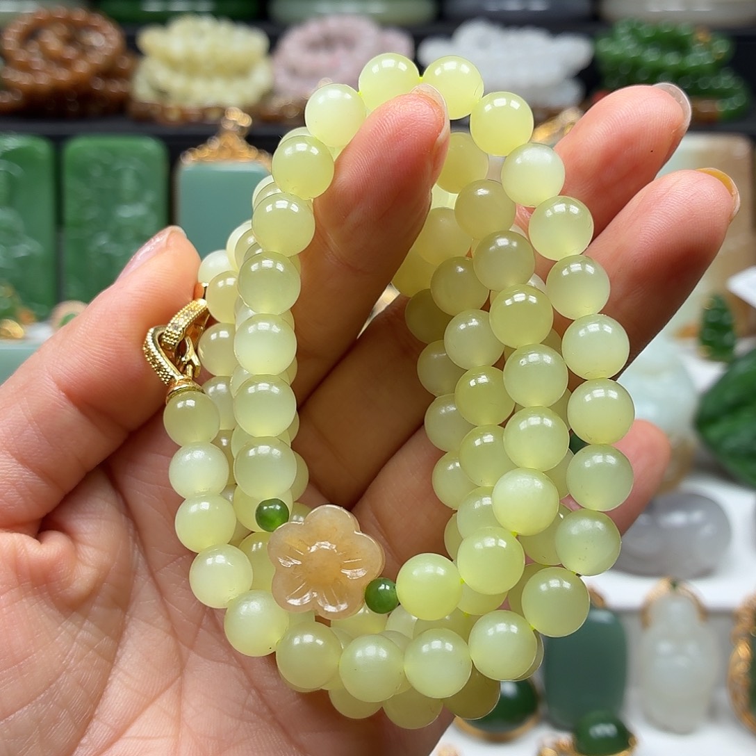 和田玉未镶嵌颈饰猫眼大漏