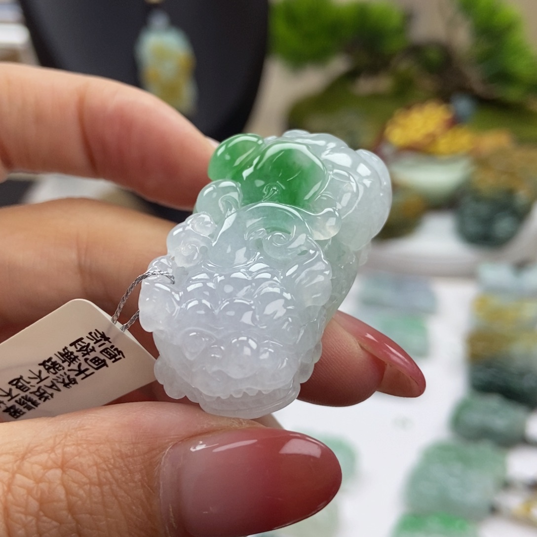 颈饰未镶嵌翡翠A4 冰辣绿 如意貔貅