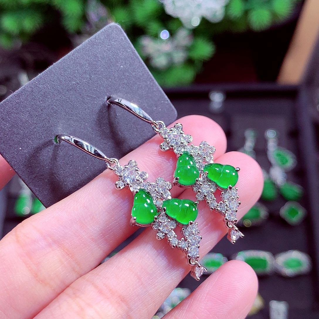 颈饰未镶嵌翡翠天然