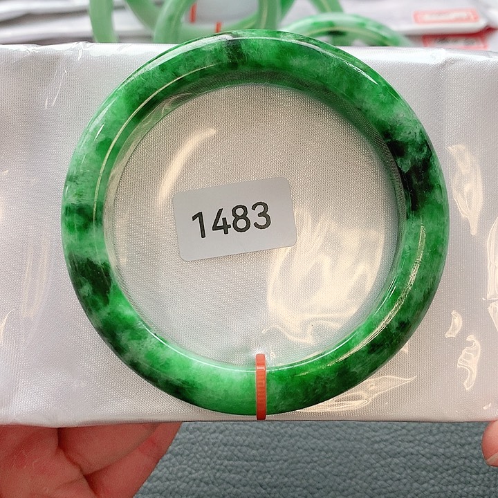 翡翠手镯未镶嵌天然翡翠手镯