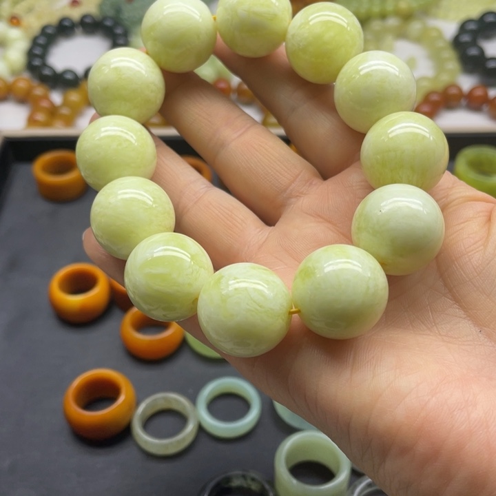 蛇纹石玉手串未镶嵌白***水