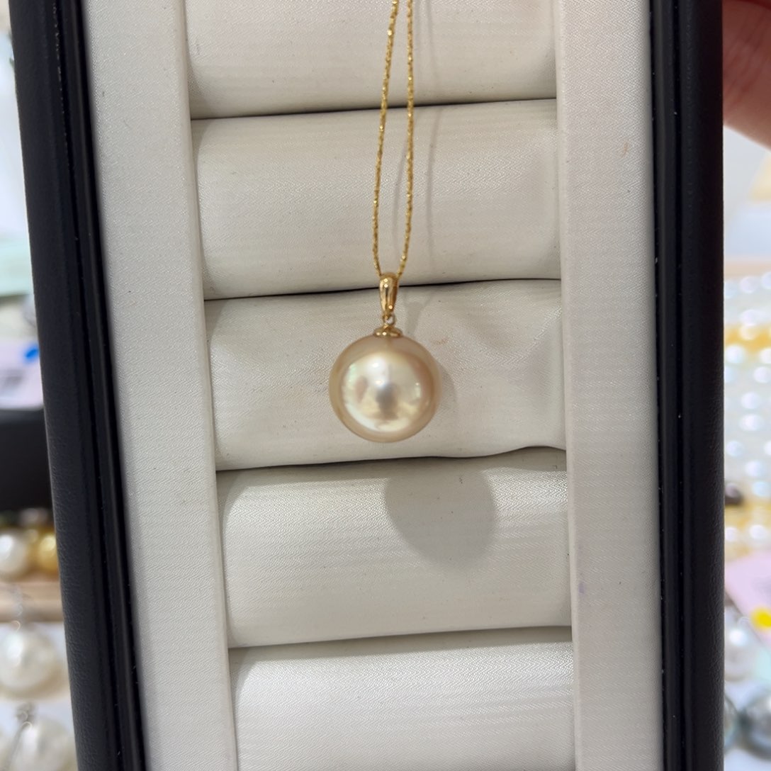 18K金镶嵌海水珍珠金珠瓜子扣吊坠12-13mm