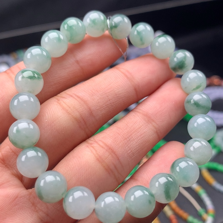 翡翠手镯未镶嵌卡