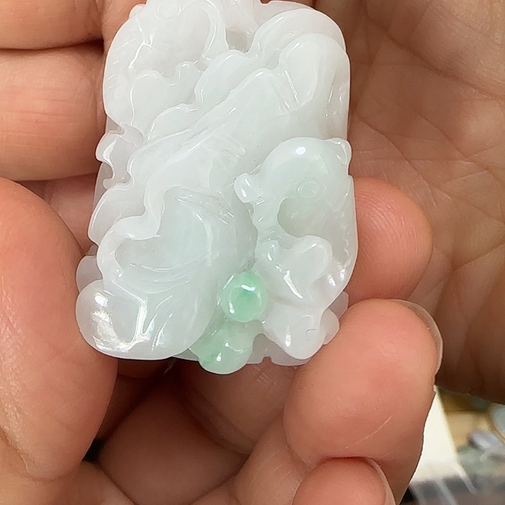 春***f翡翠未镶嵌颈饰吊坠