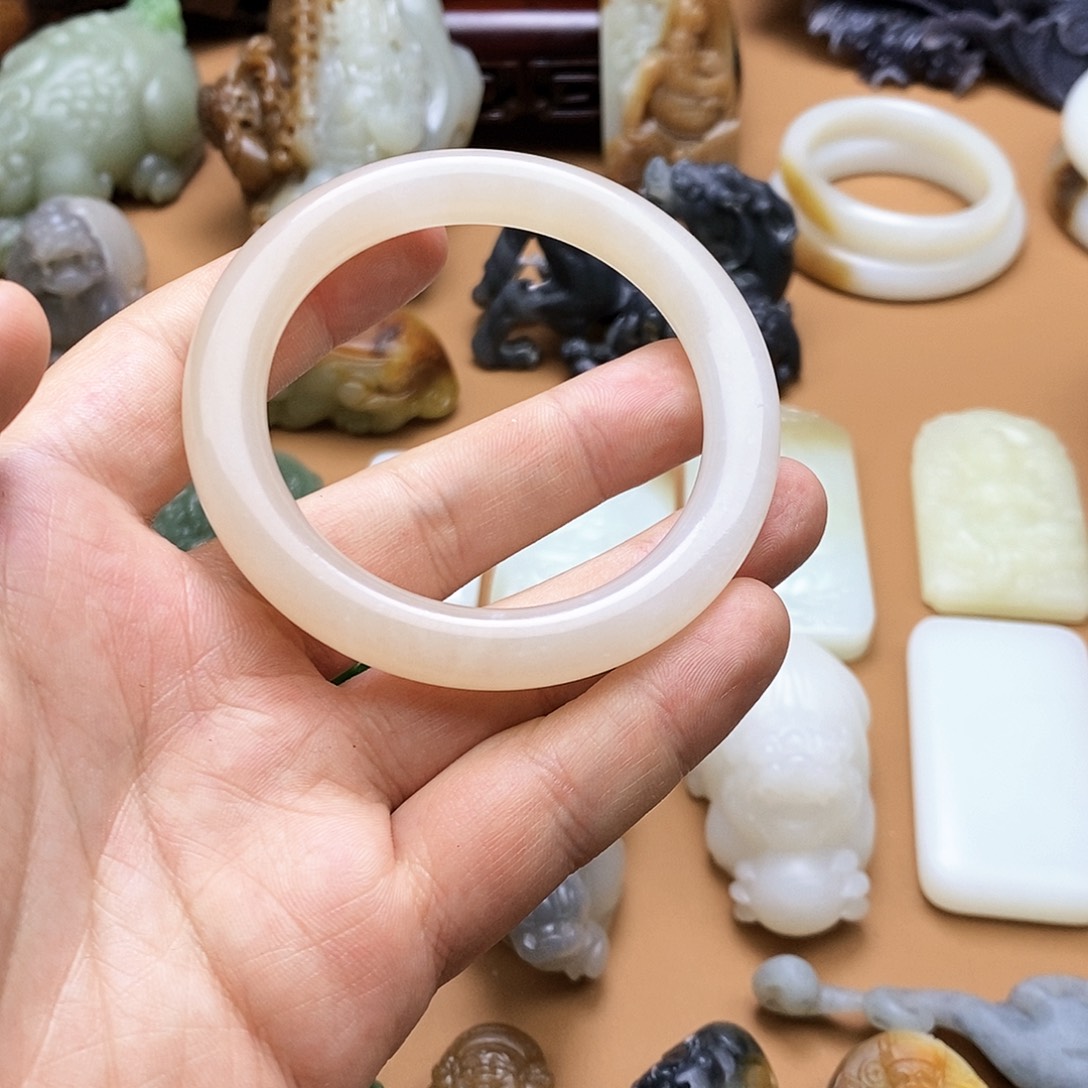 和田玉手镯未镶嵌土*孙