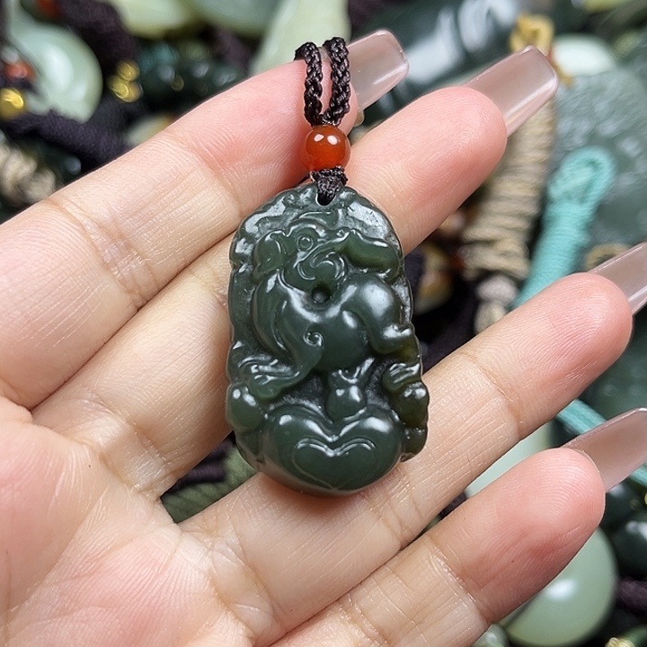 和田玉未镶嵌颈饰