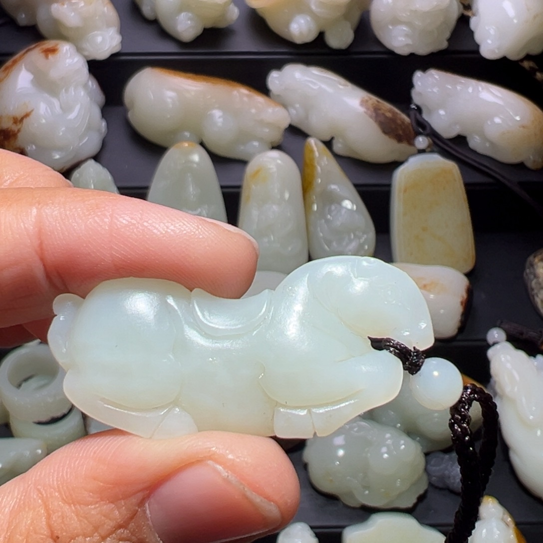 喀***师和田玉未镶嵌颈饰