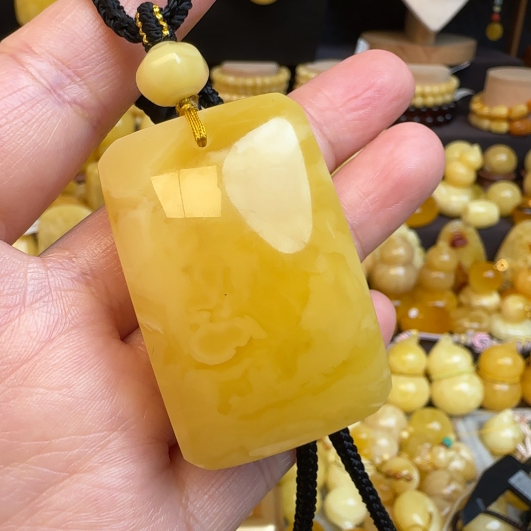 琥珀未镶嵌套链天然俄料满蜡蜜蜡无事牌吊坠