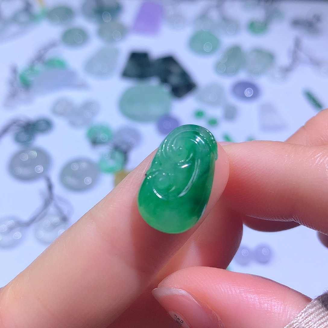 翡翠颈饰未镶嵌如意