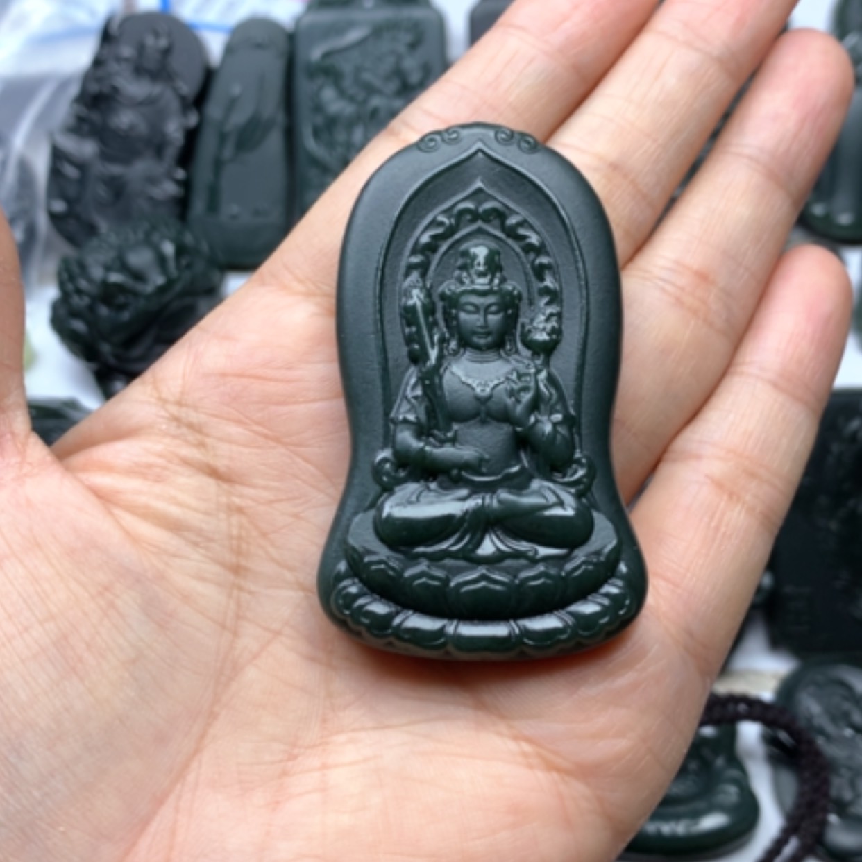 【闪购商品】颈饰未镶嵌和田玉胡*林双面雕刻