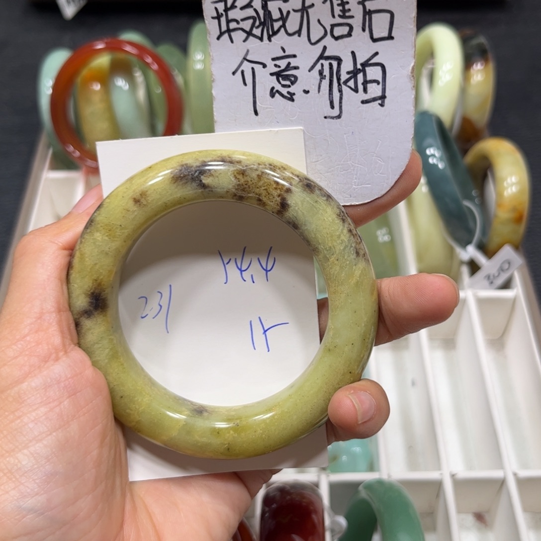 未镶嵌蛇纹石玉手镯
