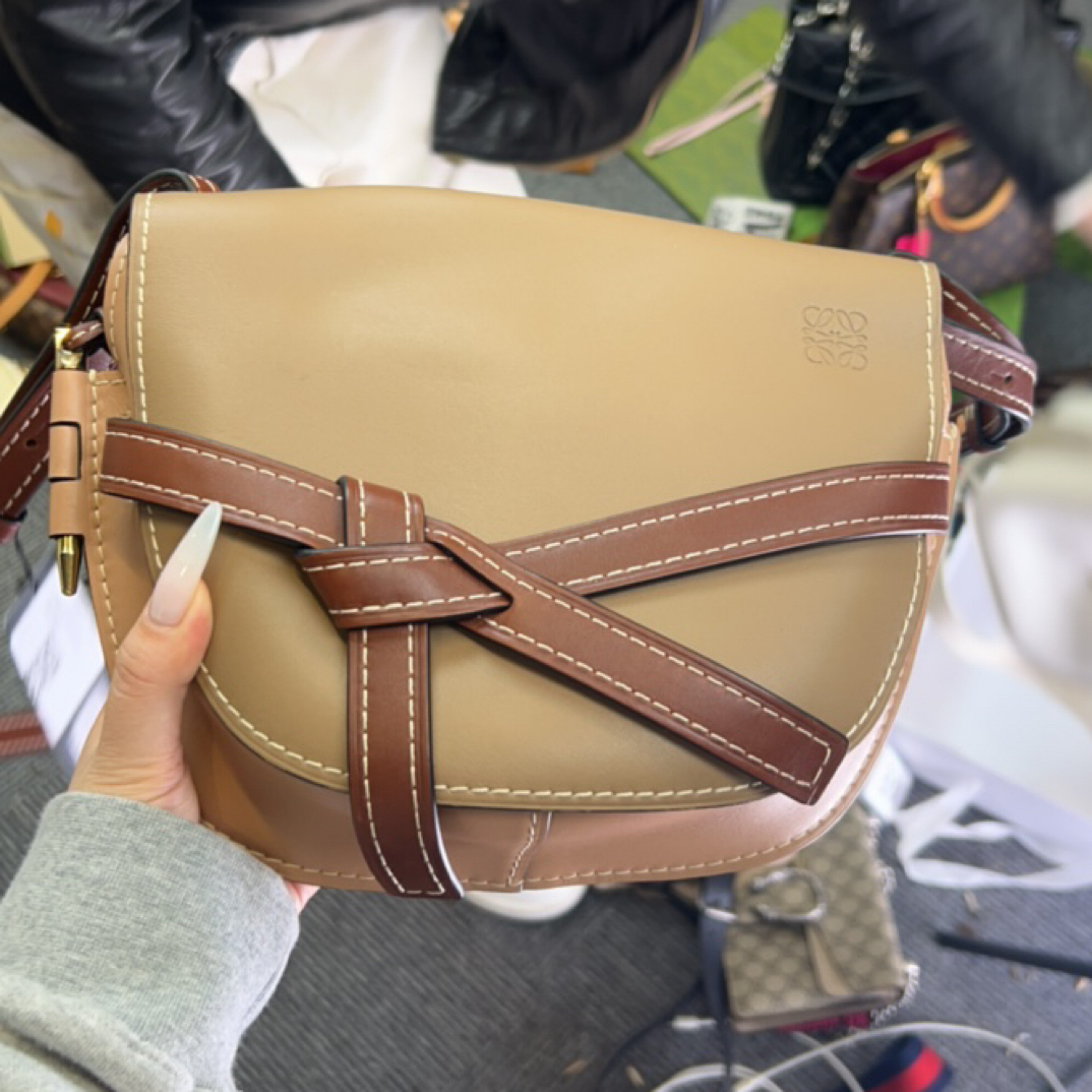 99新 LOEWE/罗意威 大象灰中号gate斜挎包