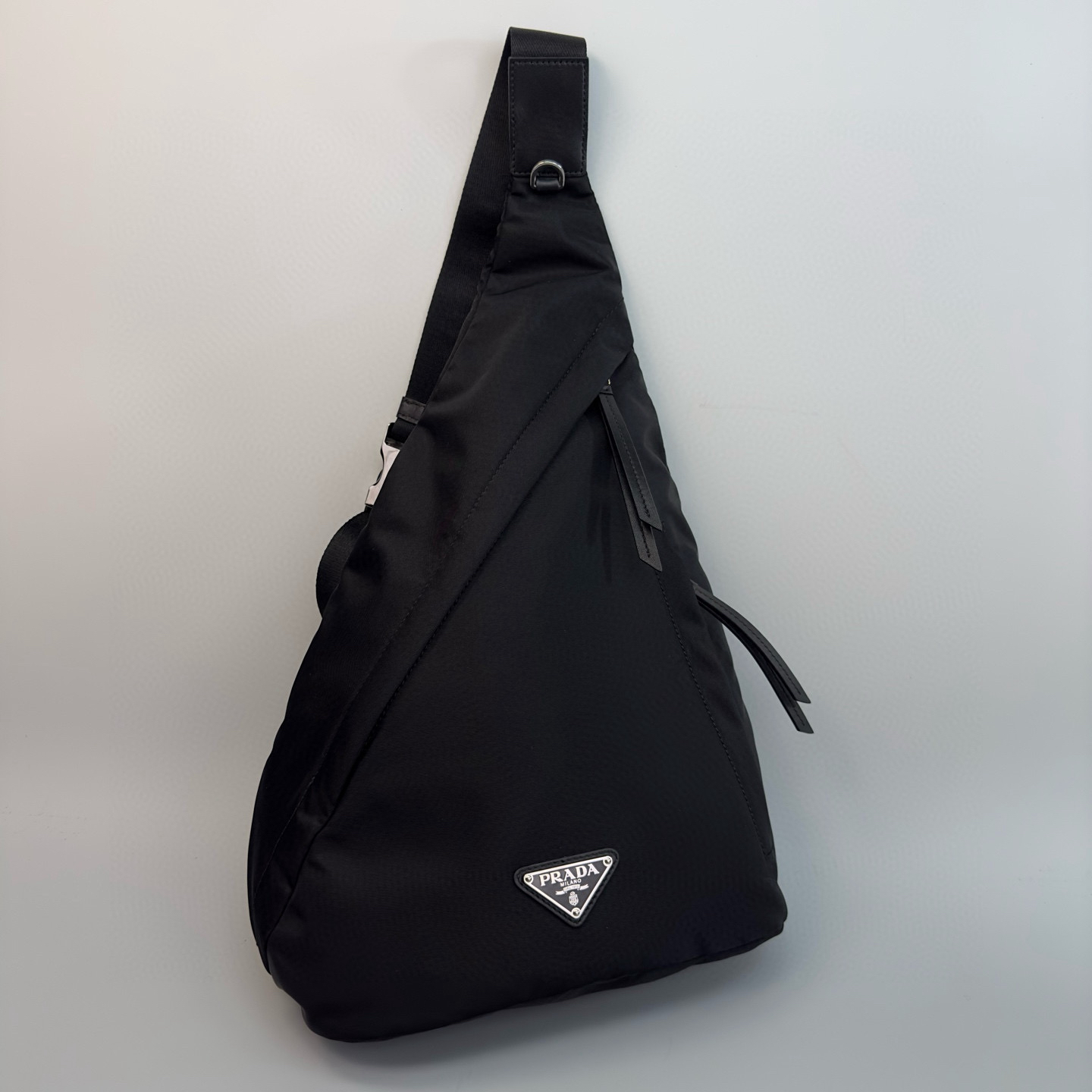 99新 Prada/普拉达 斜挎腰包休闲时尚