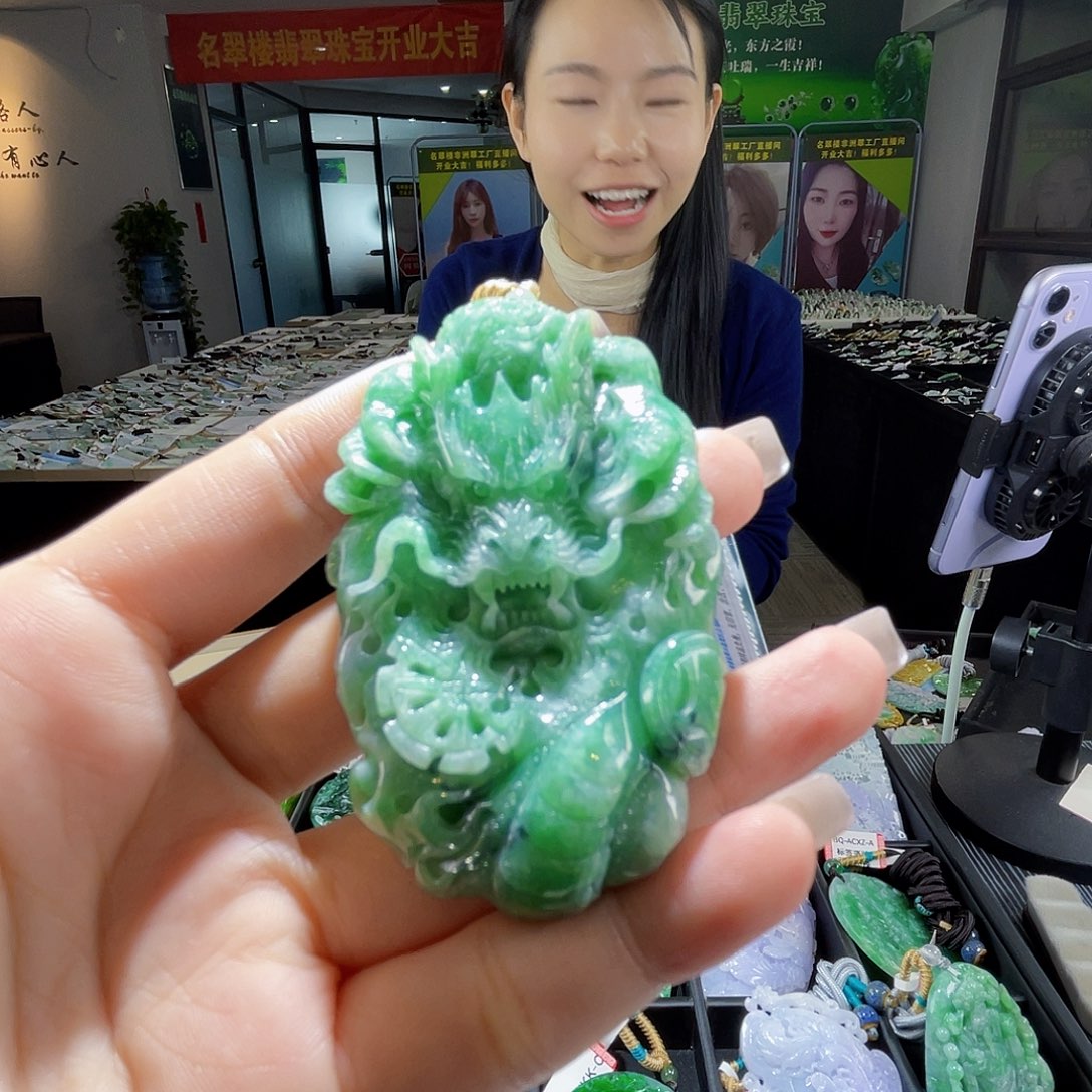 颈饰未镶嵌翡翠一个