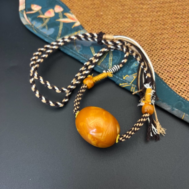 天然琥珀蜜蜡吊坠石膏蜡锁骨链大枣珠手工编绳项链