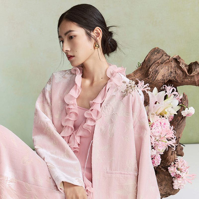 生活在左粉色外套新中式丝绒烧花钉珠绣花2026早春新款上衣开衫女