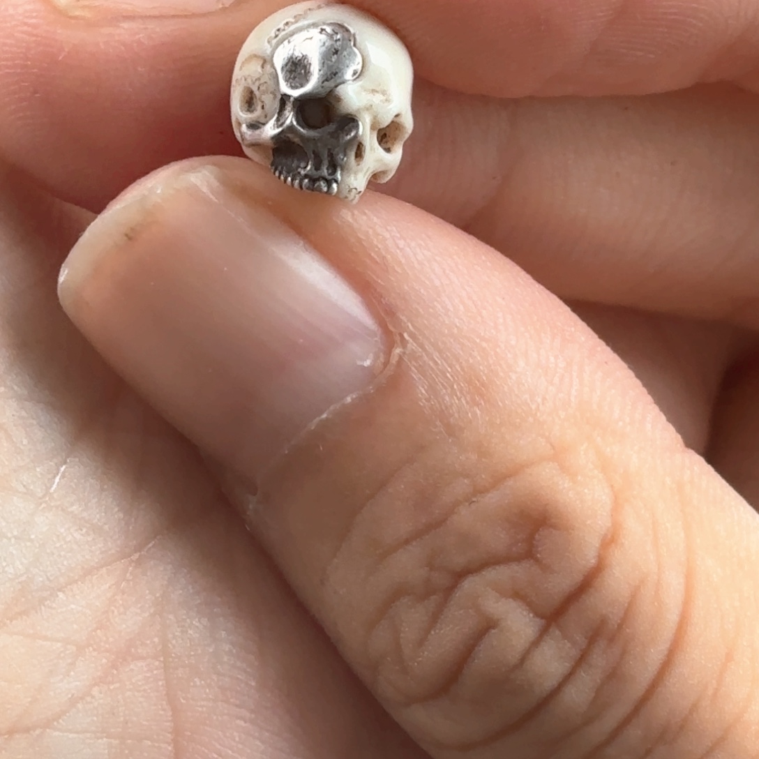 点***滴鹿骨吊坠面具骷髅一个