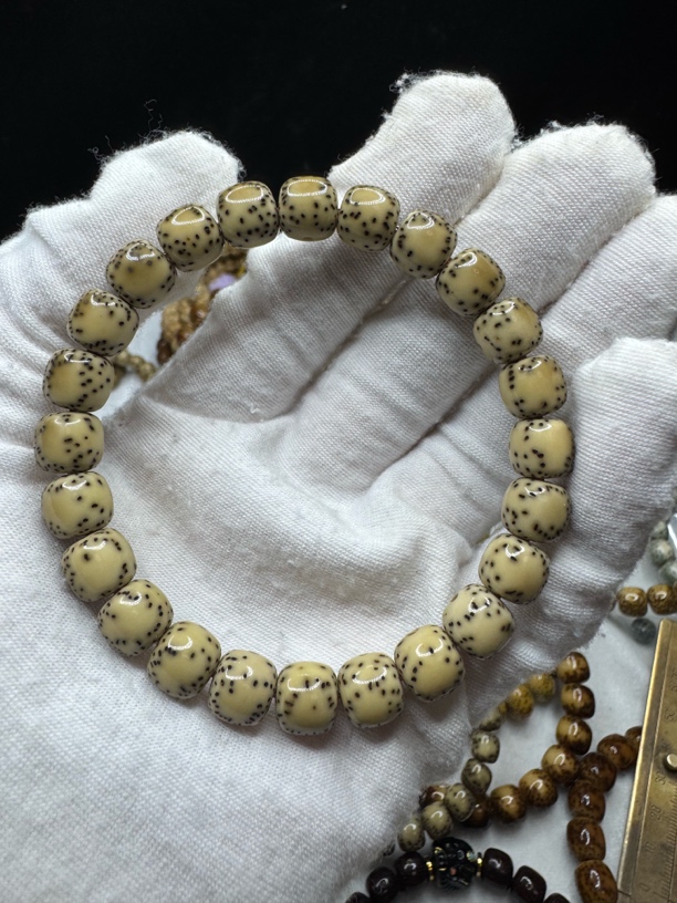 9双半壁大留白石玉老料同枝星月菩提子