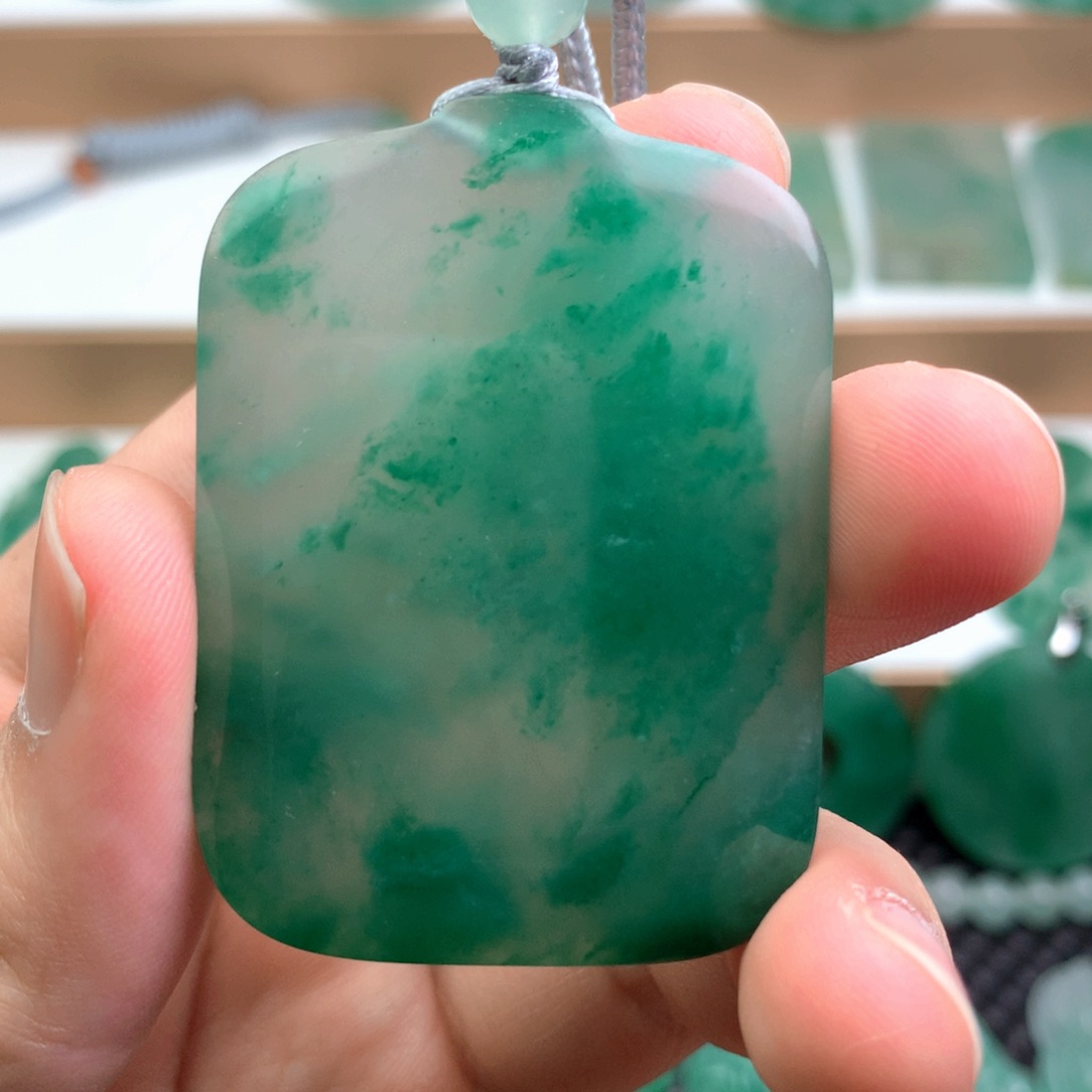 石英质玉吊坠(赠链)未镶嵌农***歌