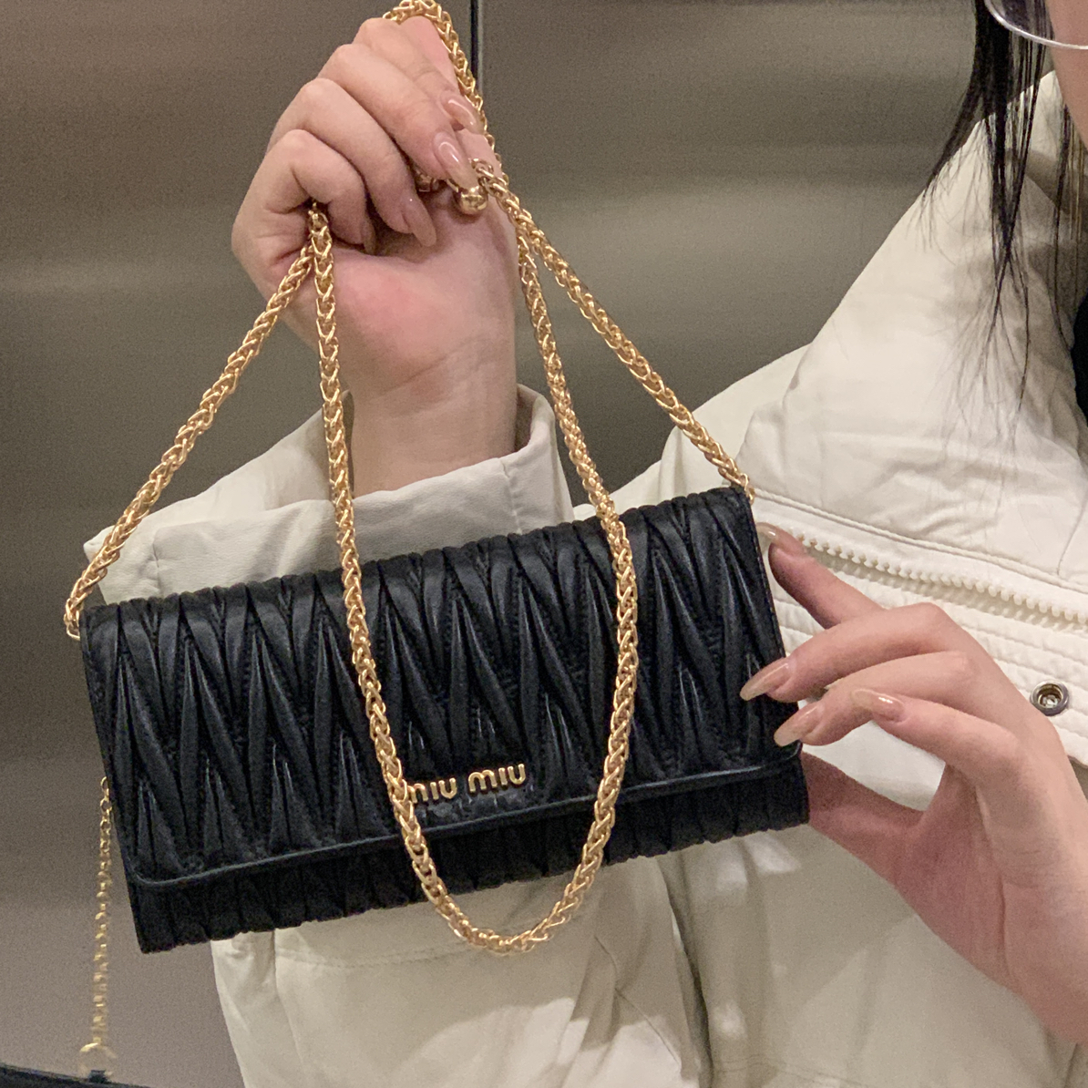 95新 MIU MIU/缪缪 黑金褶皱钱包