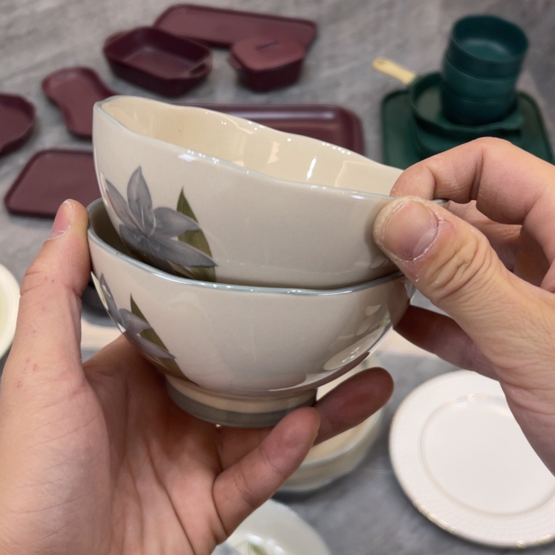 陶瓷微瑕餐具介意勿拍，满18飞！