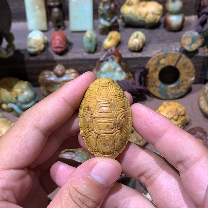 未镶嵌岫岩河磨玉（透闪石质玉）把件