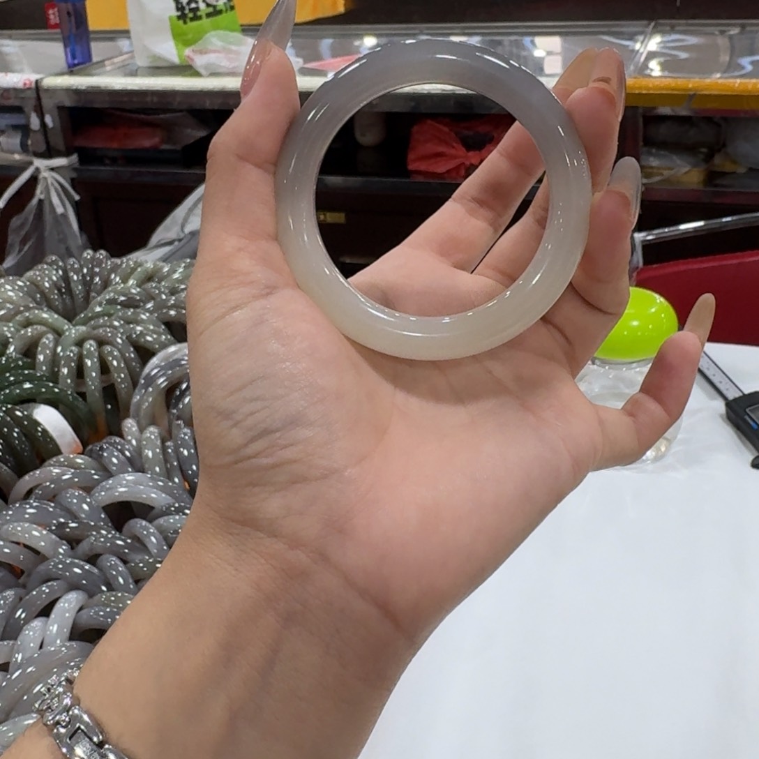 和田玉手镯未镶嵌梨***放