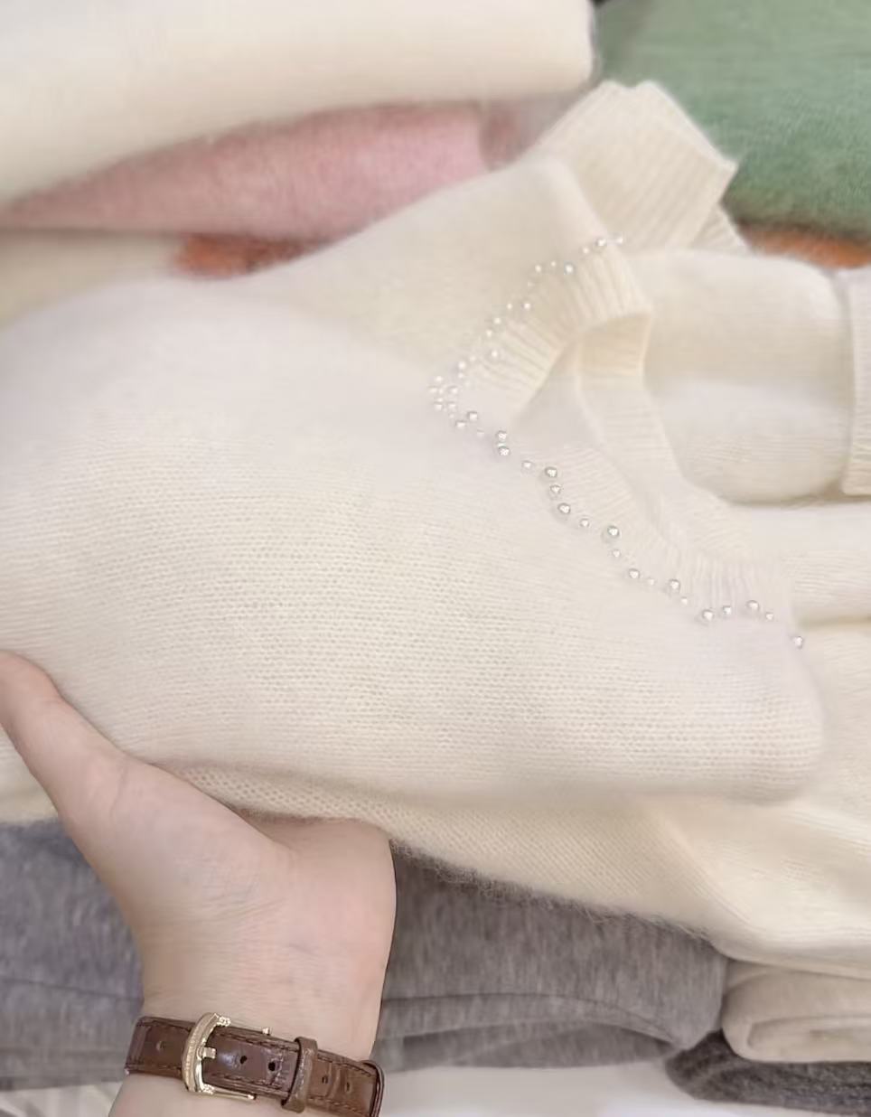 七言家高货100%羊！ins穿搭#雪融白手工钉珠拉绒雾感仙女毛衣