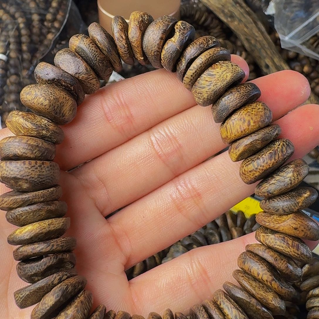 沉香手串牛肉干壳子26克