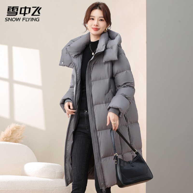 雪中飞2025冬新款长款羽绒服女冬韩系高级感泡芙连帽保暖时尚