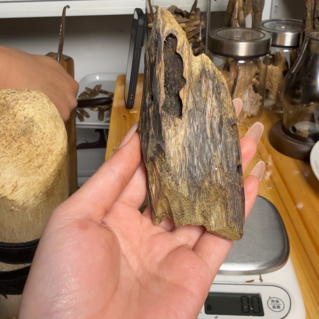 沉香白奇虫漏香41克