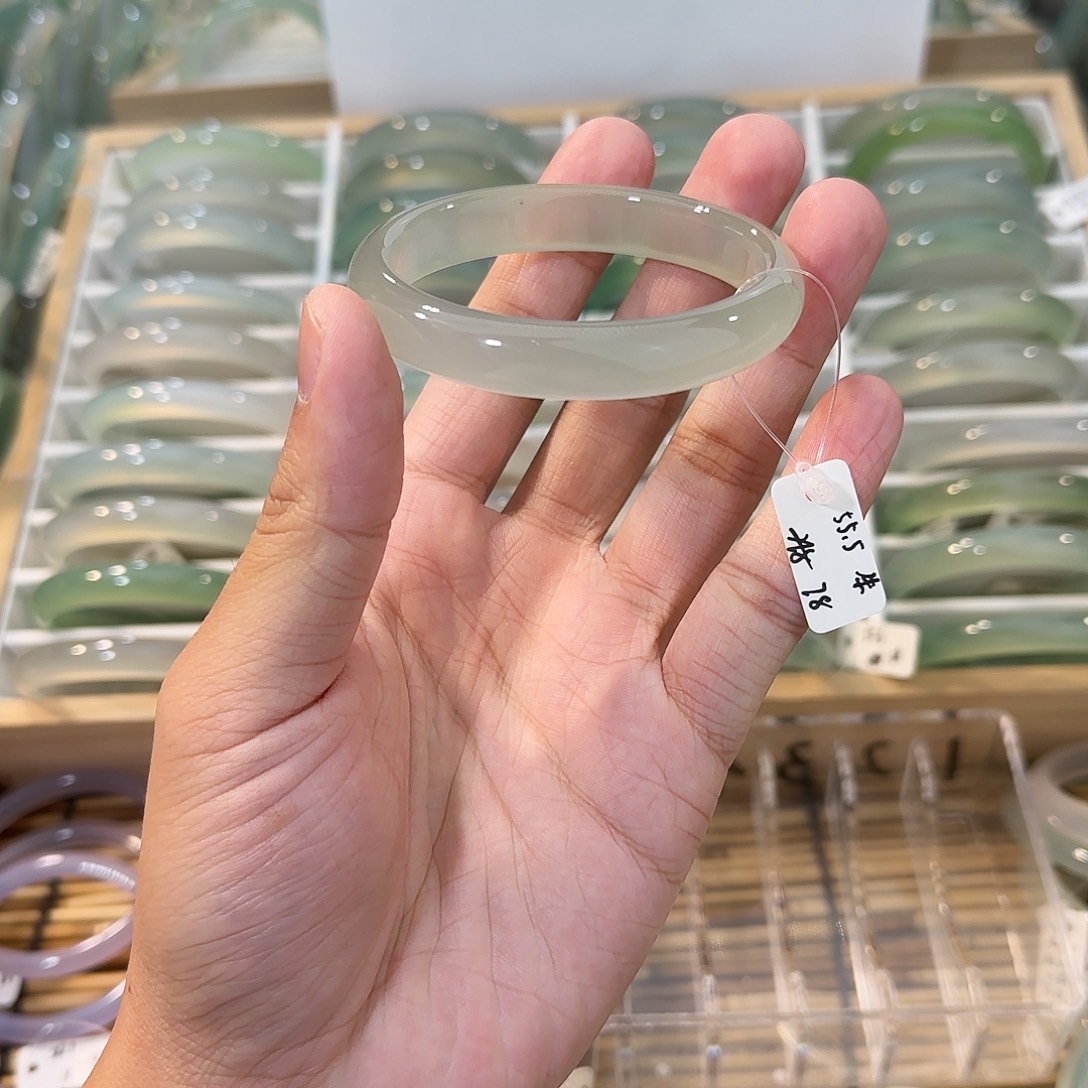 玛瑙/玉髓未镶嵌手镯圈口55.5