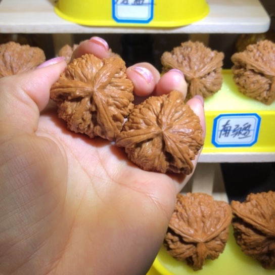 哈***哈核桃手串/手链白狮子三棱