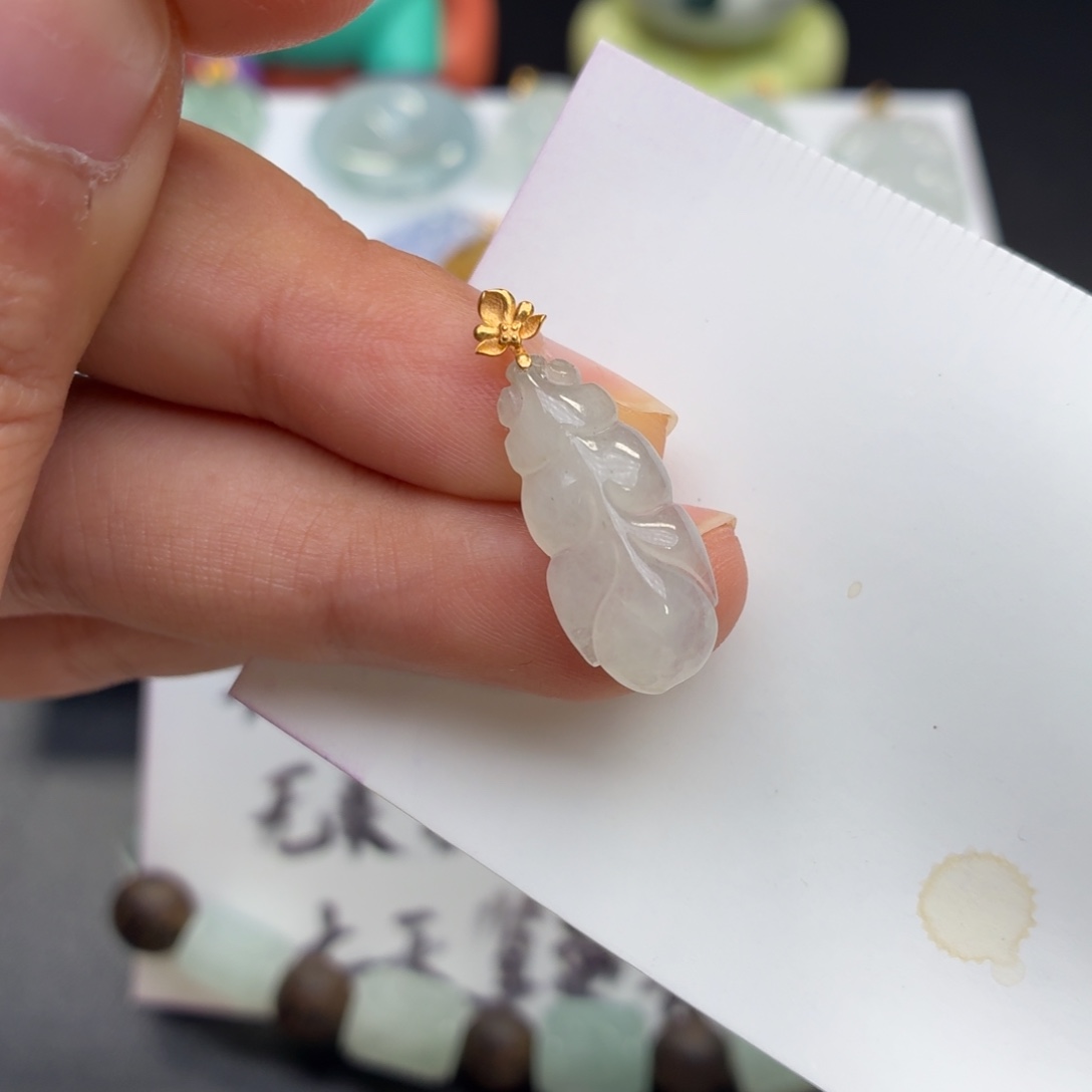 翡翠18K金镶嵌颈饰锦鲤