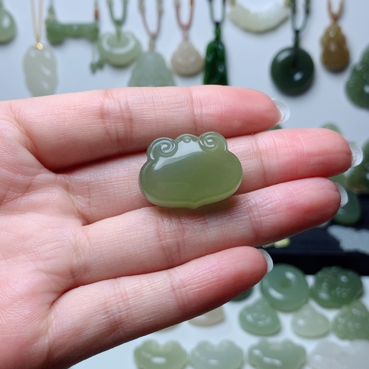 和田玉未镶嵌吊坠