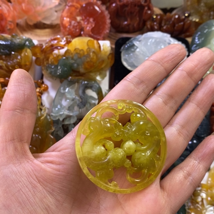 蛇纹石玉未镶嵌颈饰