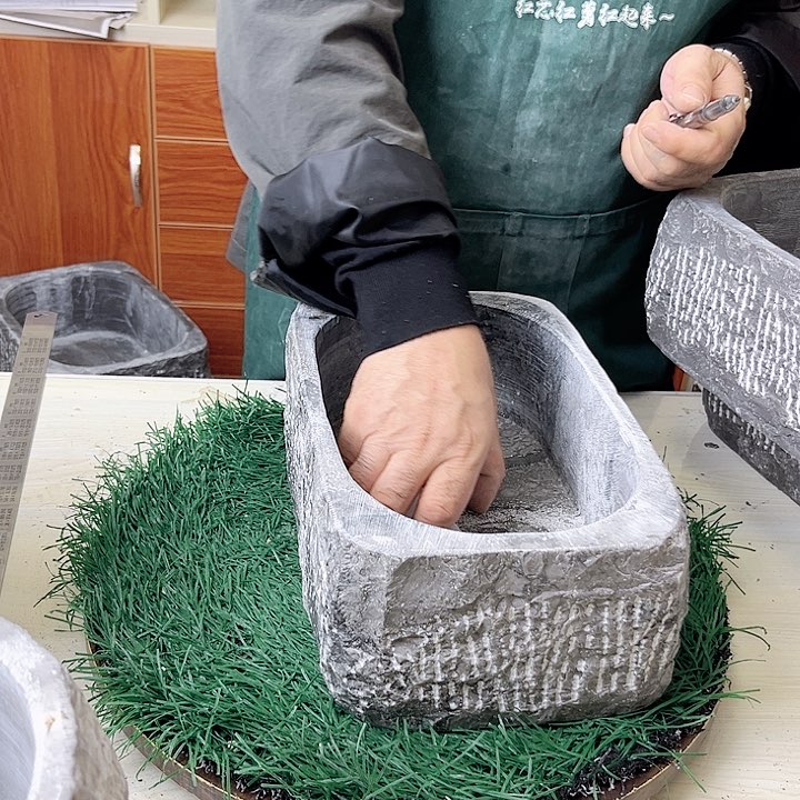 贵州灰姑娘食材和贵州青石打造而成