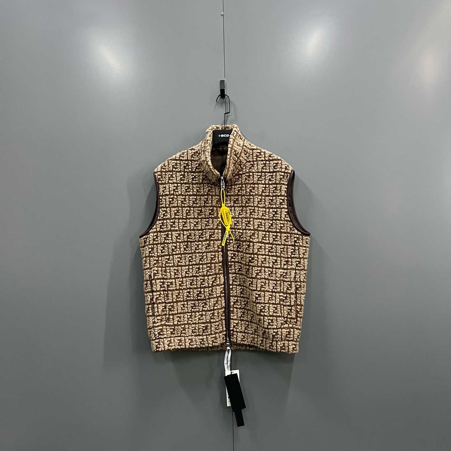 未使用 FENDI/芬迪 (ll) 抓绒FF刺绣马甲外套 50码018096