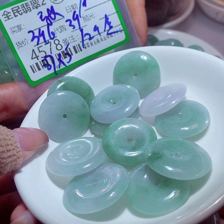 小***）翡翠未镶嵌颈饰我