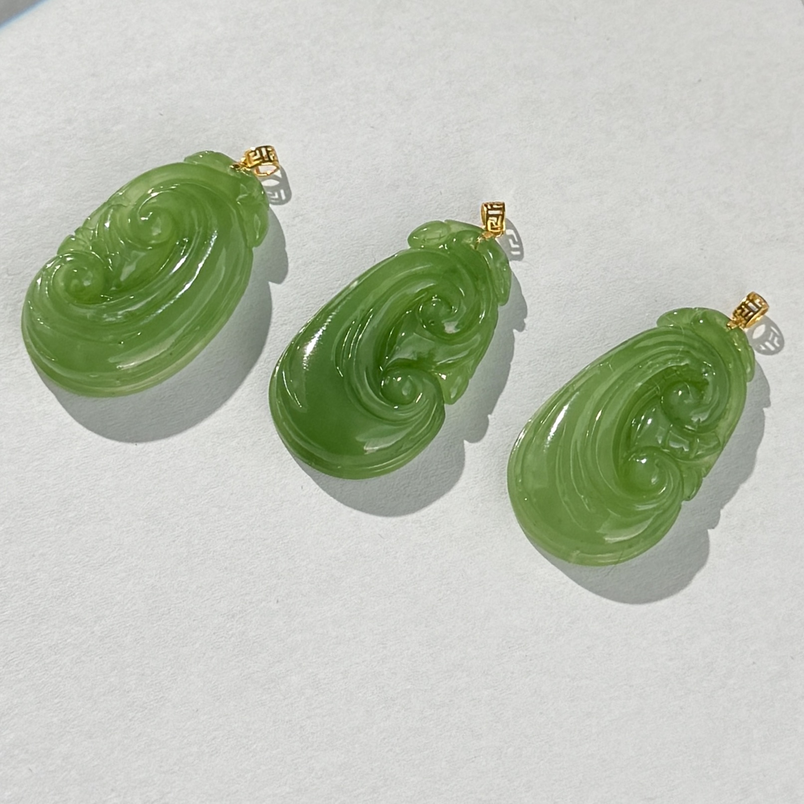 和田玉碧玉苹果绿如意18K金扣头吊坠多样性发一